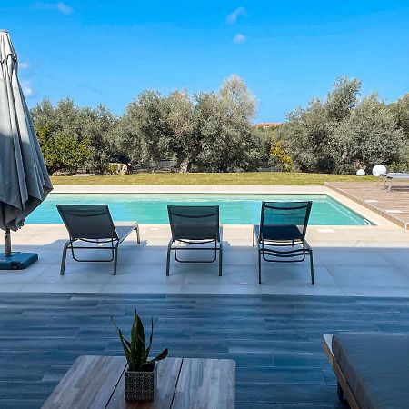 Villa Aelia I Modern & Ideal For Large Groups Galatás Екстериор снимка