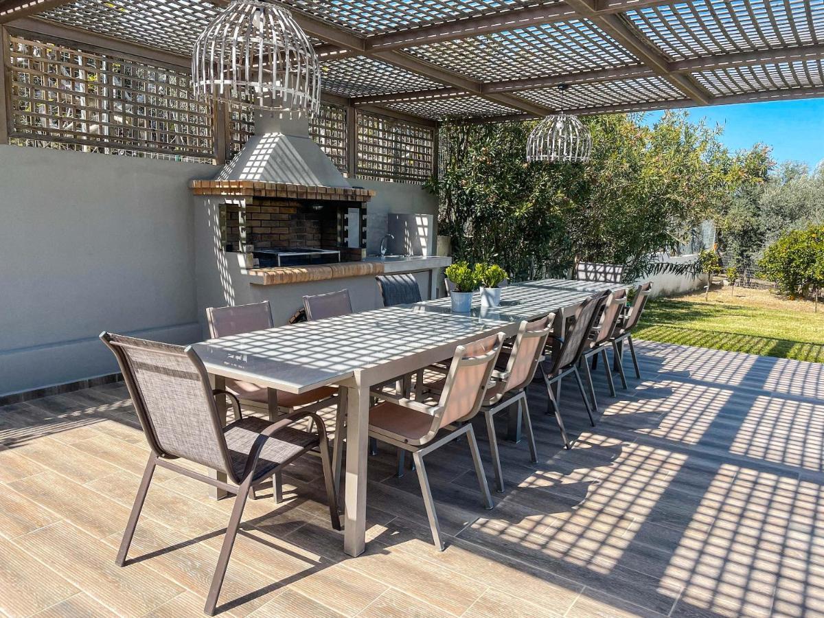 Villa Aelia I Modern & Ideal For Large Groups Galatás Екстериор снимка