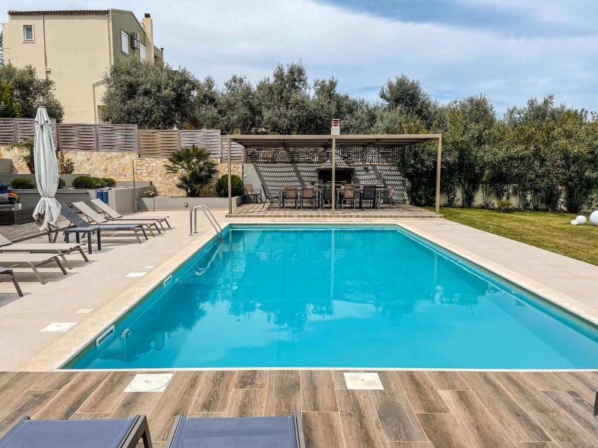 Villa Aelia I Modern & Ideal For Large Groups Galatás Екстериор снимка