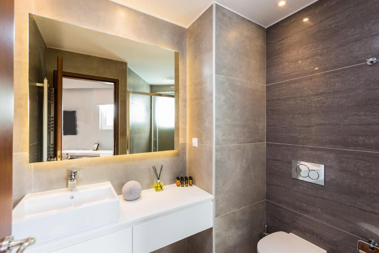 Villa Aelia I Modern & Ideal For Large Groups Galatás Екстериор снимка