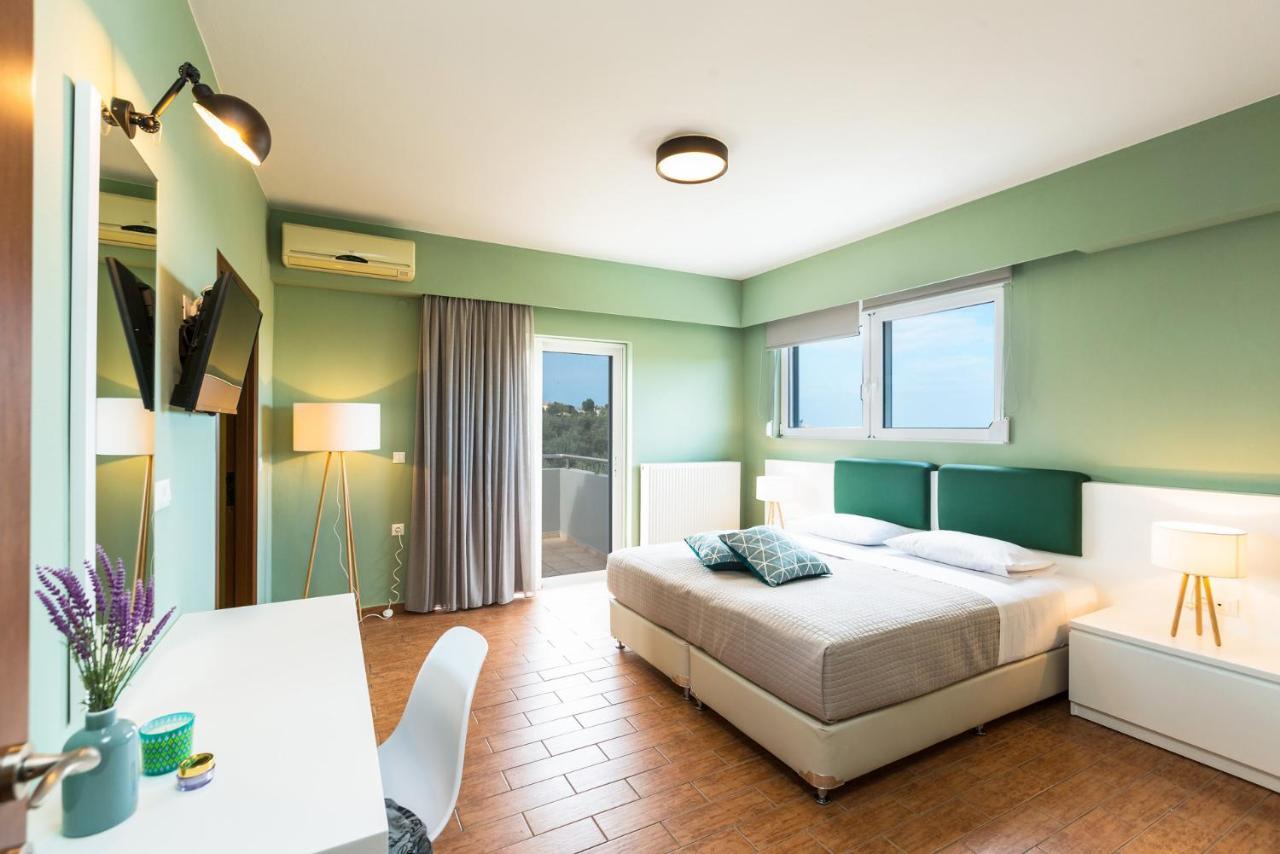 Villa Aelia I Modern & Ideal For Large Groups Galatás Екстериор снимка