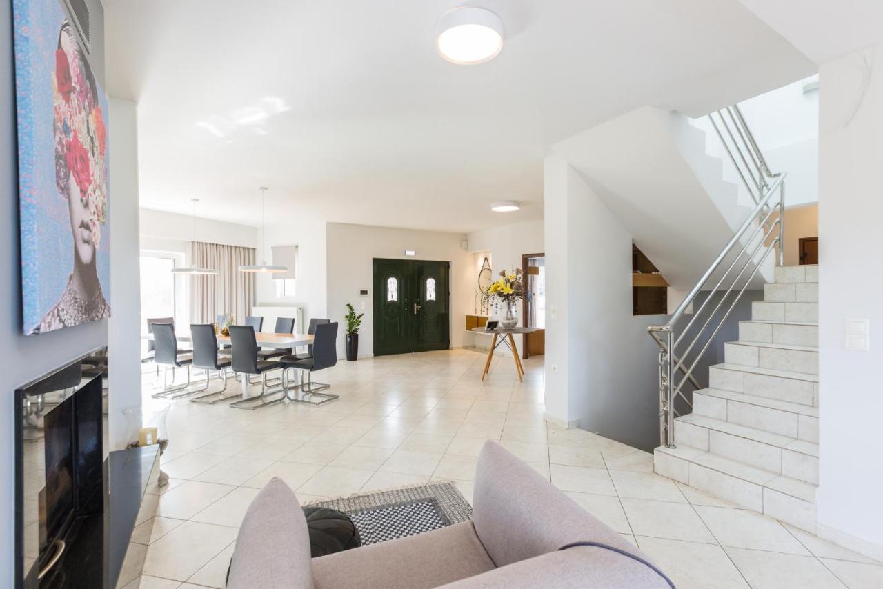 Villa Aelia I Modern & Ideal For Large Groups Galatás Екстериор снимка