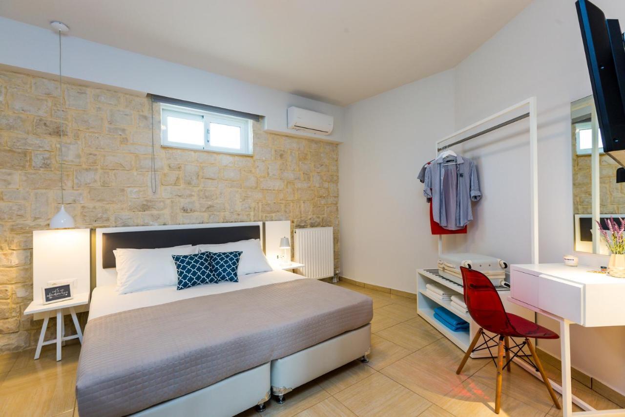 Villa Aelia I Modern & Ideal For Large Groups Galatás Екстериор снимка