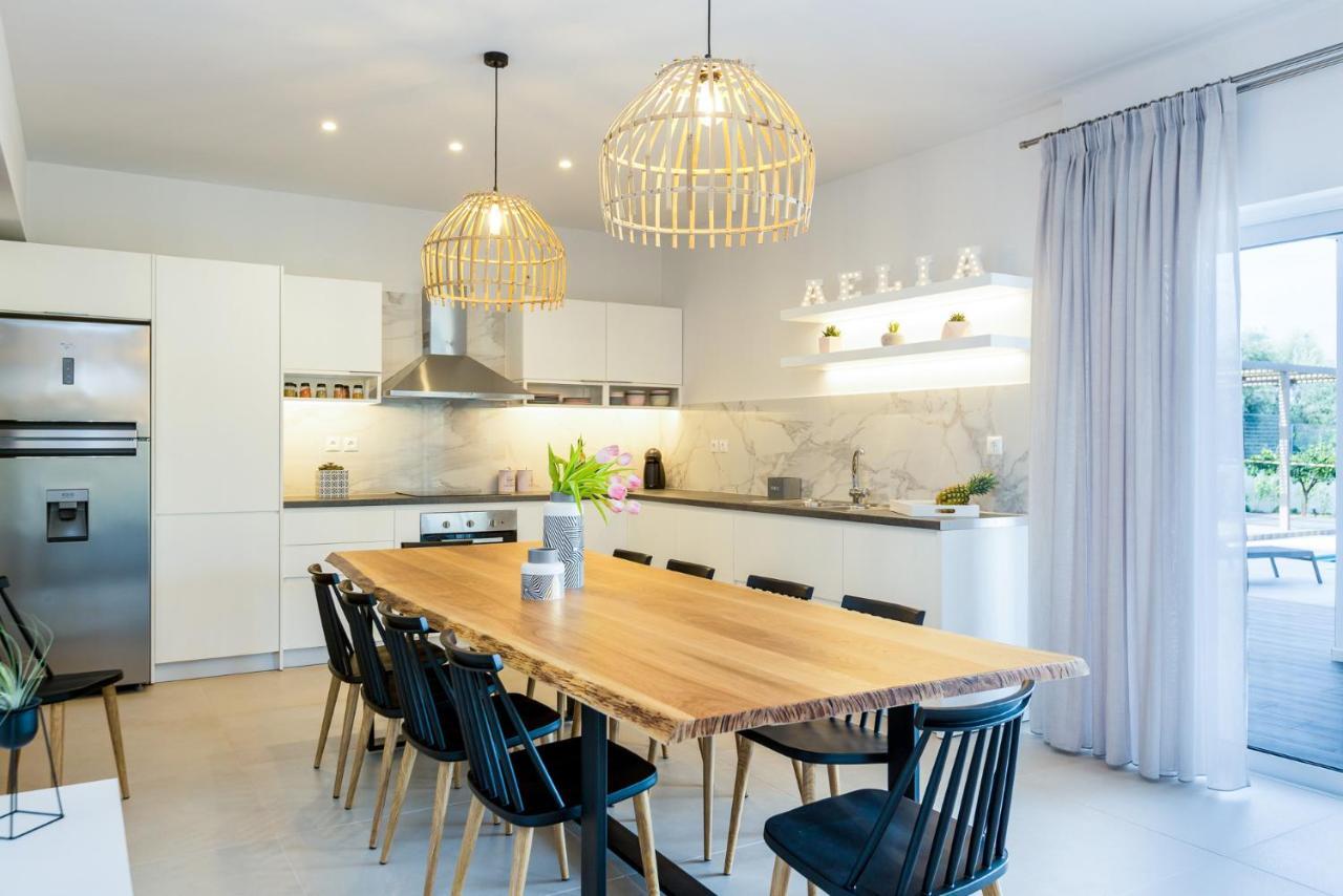 Villa Aelia I Modern & Ideal For Large Groups Galatás Екстериор снимка