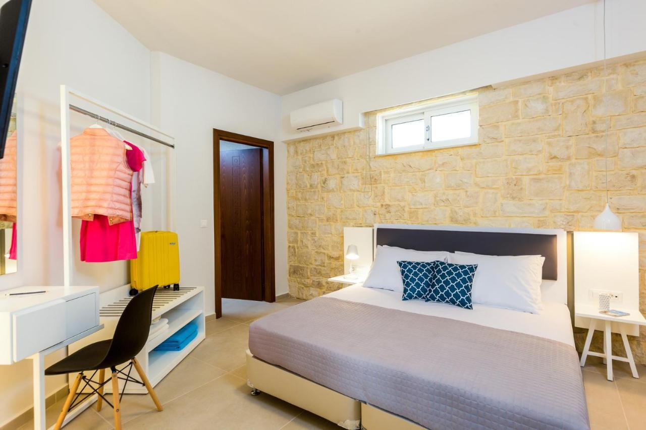 Villa Aelia I Modern & Ideal For Large Groups Galatás Екстериор снимка
