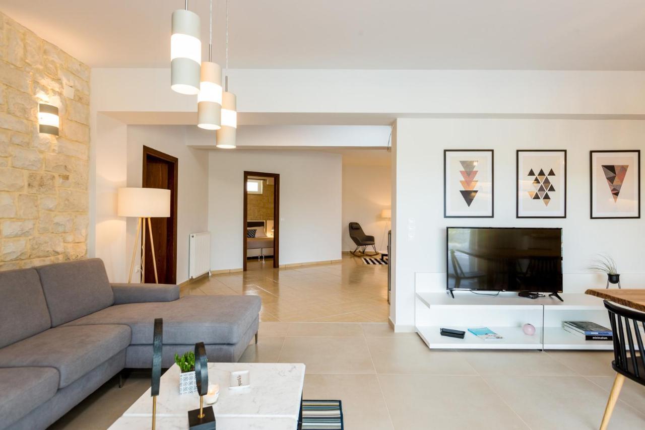 Villa Aelia I Modern & Ideal For Large Groups Galatás Екстериор снимка