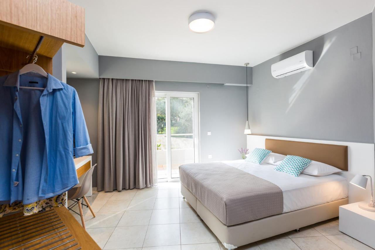 Villa Aelia I Modern & Ideal For Large Groups Galatás Екстериор снимка