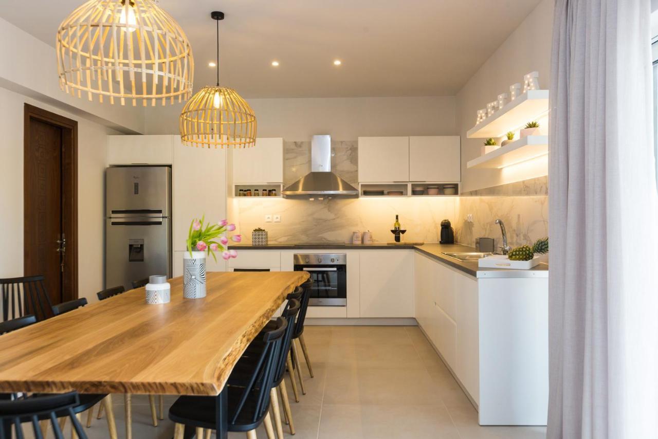 Villa Aelia I Modern & Ideal For Large Groups Galatás Екстериор снимка