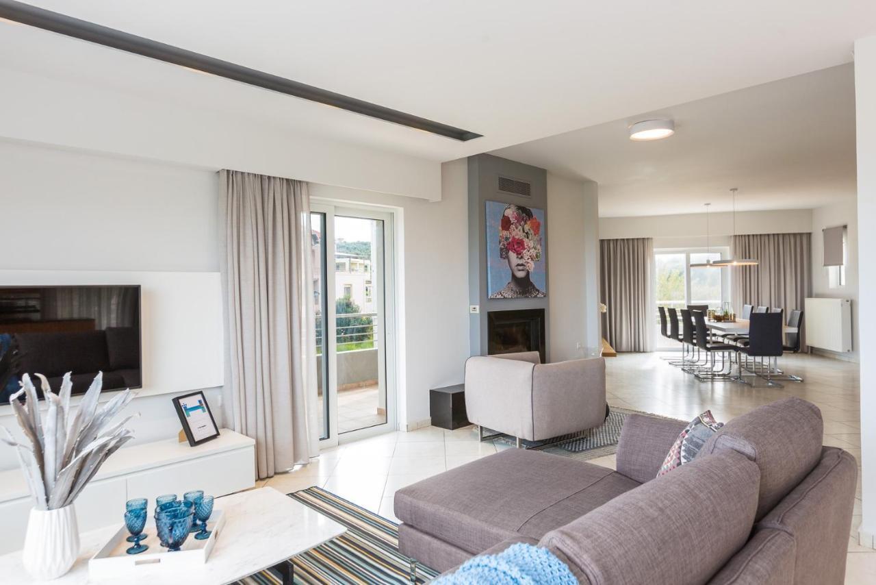 Villa Aelia I Modern & Ideal For Large Groups Galatás Екстериор снимка